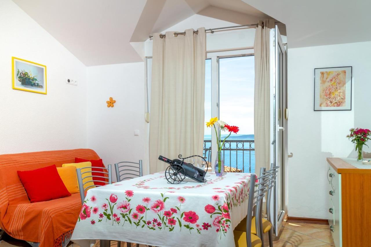 Apartments And Rooms By The Sea Brela, Makarska - 13118 外观 照片