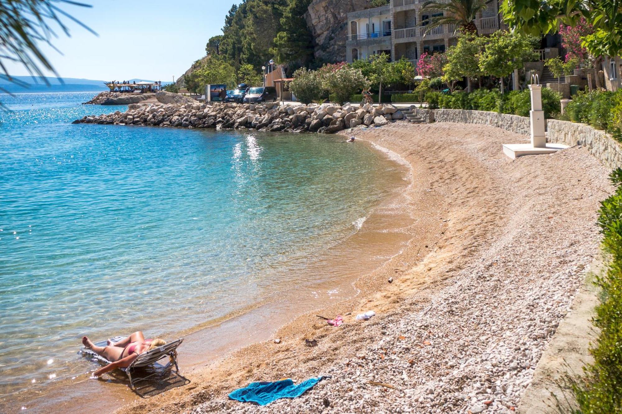 Apartments And Rooms By The Sea Brela, Makarska - 13118 外观 照片